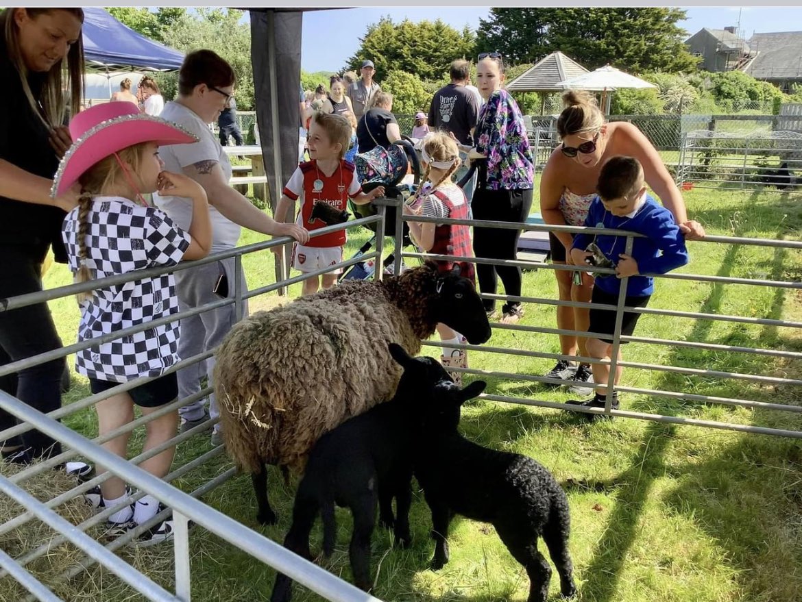 Monktonpriory's tweet photo. What an Amazing day. Year 1 shared their learning experiences with parents in assembly, then opened their farm for the day at school to all of the learners, giving talks to educate and inform.
@SchoolsPembs
@WG_Education
#authenticlearningexperiences
#outdoorlearning https://t.co/2bhoUxozCz