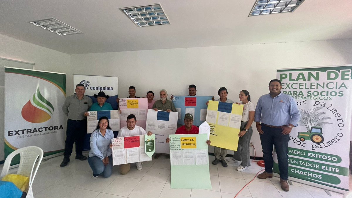 CenipalmaOrg's tweet photo. Realizamos con el núcleo Extractora del Sur de Casanare el taller "Juntos construyendo sostenibilidad" para pequeños y medianos productores donde se abordaron temas ambientales y sociales como manejo y disposición de residuos, políticas, organizaciones, PQRSF y mapeo de actores. https://t.co/O7RLUumZRU
