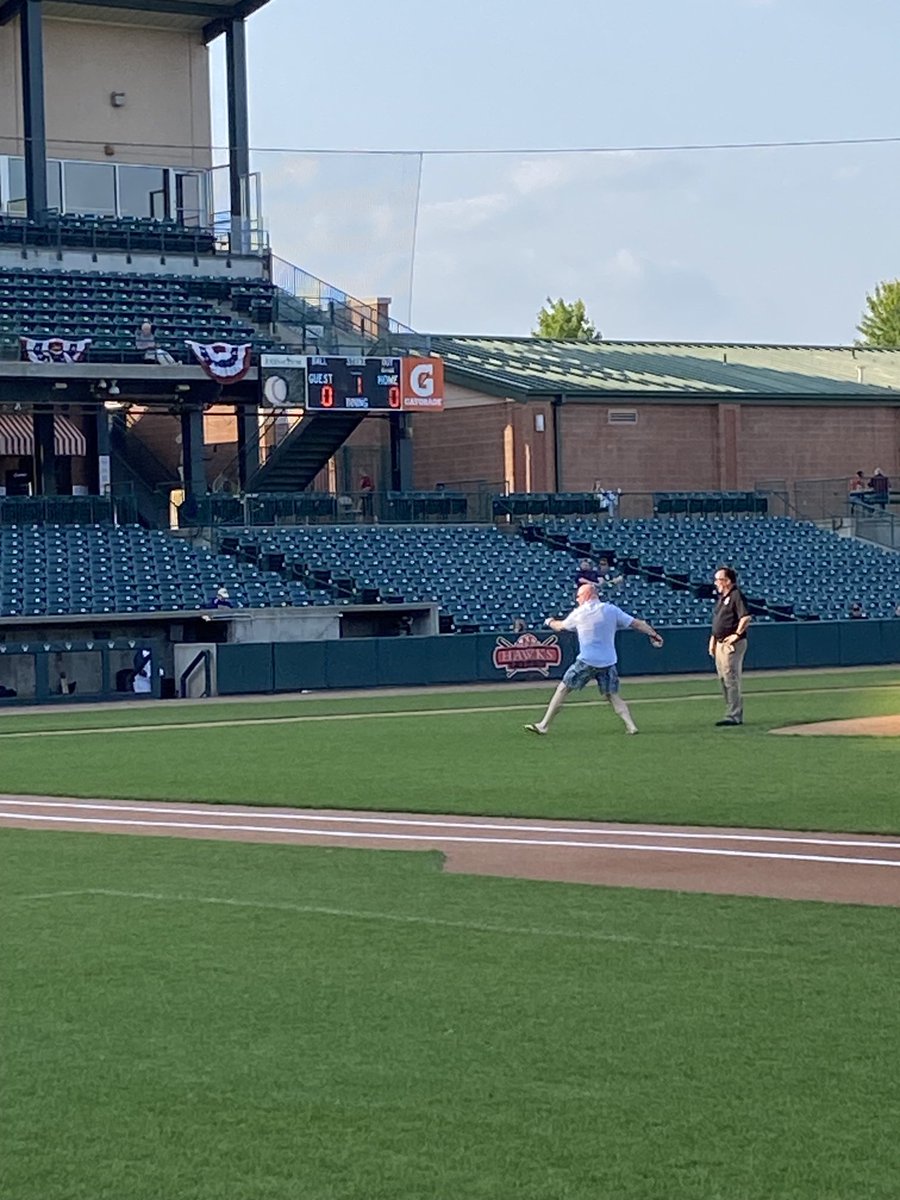 trof26's tweet image. Thanks to the Lincoln Saltdogs for hosting our ⁦@TeledyneIsco⁩ Sales Meeting event and for allowing me to throw out the first pitch. As Bob Uecker famously said “Just a little outside.” ⁦@saltdogsball⁩ #iscoduck #samplers #laserflow #duratracker #cipher