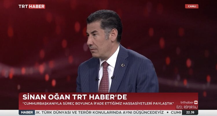 Sinan Oğan:

Buradan açıklıyorum.

HDP’nin bütün hedefi Kılıçdaroğlu’nu başa getirip Suriye’de bir PKKİSTAN kurulmasını sağlamak.

Biz buna engel olduk. Bu can bu tende olduğu sürece o hayal gerçek olmayacak.
