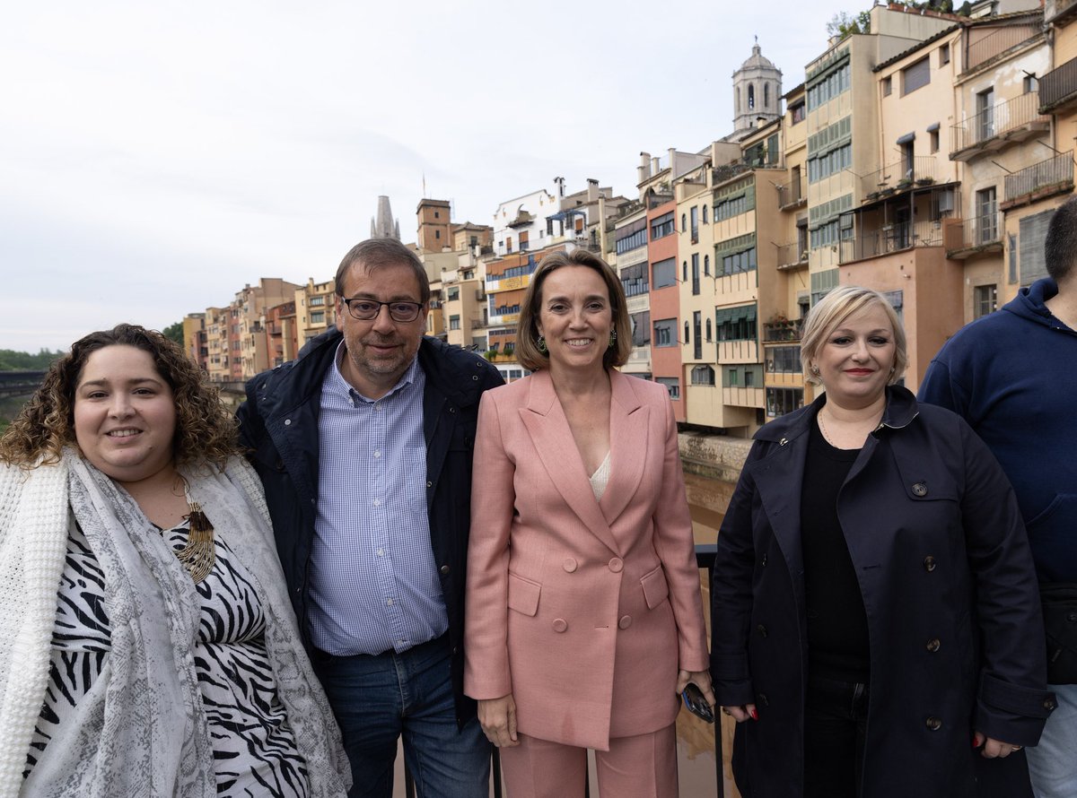 cucagamarra's tweet photo. Queremos servir a los vecinos, luchar contra la okupación y trabajar por la seguridad, el empleo y la calidad de los servicios públicos.

Es el momento de buscar una Girona próspera y unida con @JVerayCama y el PP en el Ayuntamiento.

Por Girona, unamos el voto en el PP. #VotaPP https://t.co/EZ3LrZA5nV