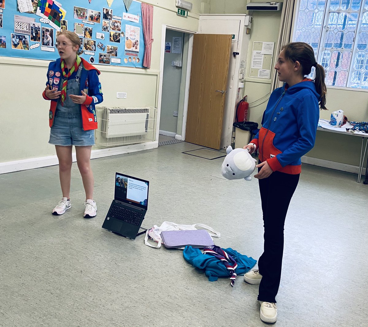 Enrolments, badges &amp; a well deserved Gold Award tonight after a great presentation to the unit about her ICE trip with <a href="/GirlguidingMids/">Girlguiding Midlands</a> to IOM for her Gold adventure!