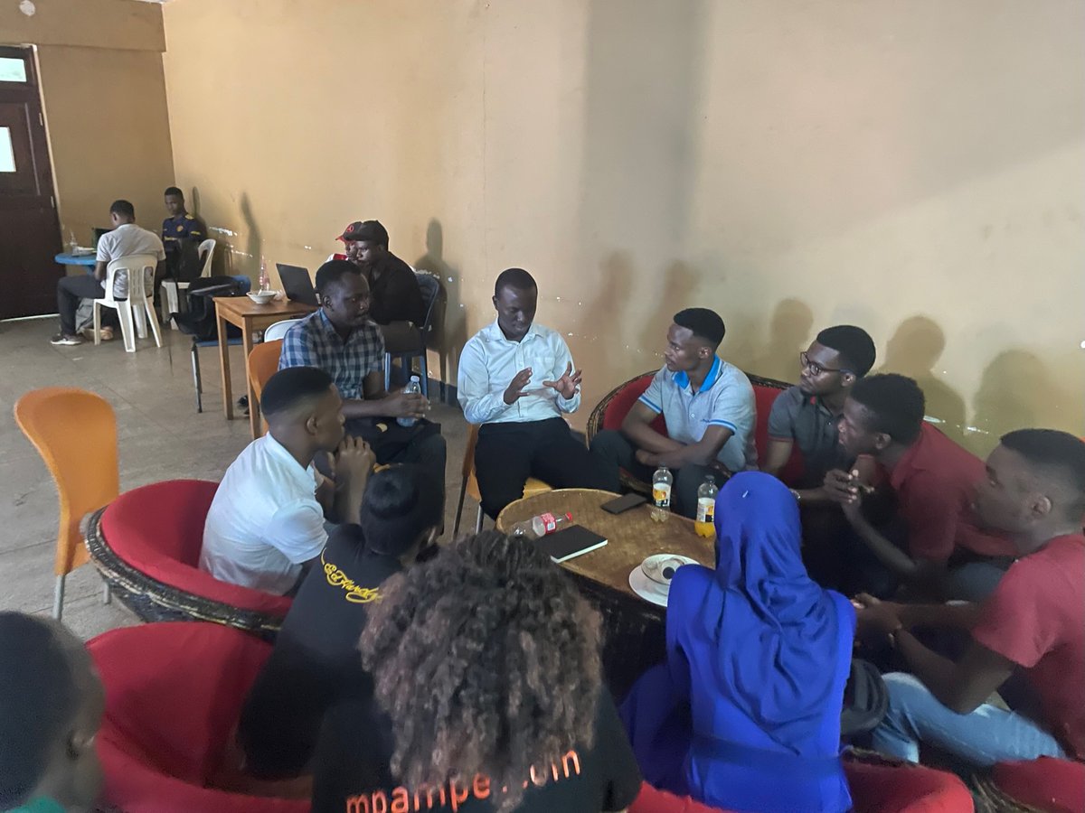 WashU_ICHAD's tweet photo. ICHAD’s former Research Study Coordinator and Graduate Research Assistant, Robert Kasumba held a WashU/McDonnell Scholars Academy information session on Monday, May 22nd at Makerere University School of Computing in Uganda with 79 attendees in person and on Zoom. https://t.co/O3j51DL0m8