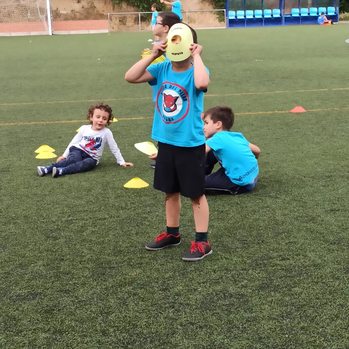 - Veo veo
- Qué ves
- Las vacaciones

Últimos días de entrenamiento en Barrio del Pilar Rugby 🏉

💪 ¡Vamos!