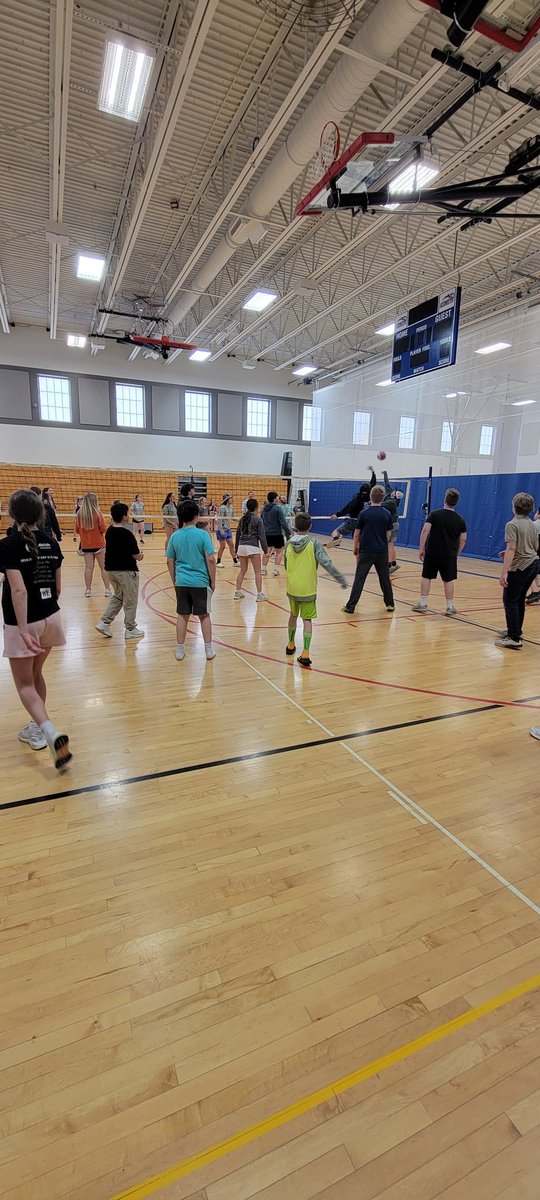 JamieSkala's tweet photo. I start every all day advisory with the goal of taking all the pictures. Only made it to 11 a.m. before I forgot to take more. Enjoy some pictures of our day that started with a breakfast potluck and hair straightening. This has been a great group of students! @KMMS_Larsen https://t.co/ZsBVvEXcKo