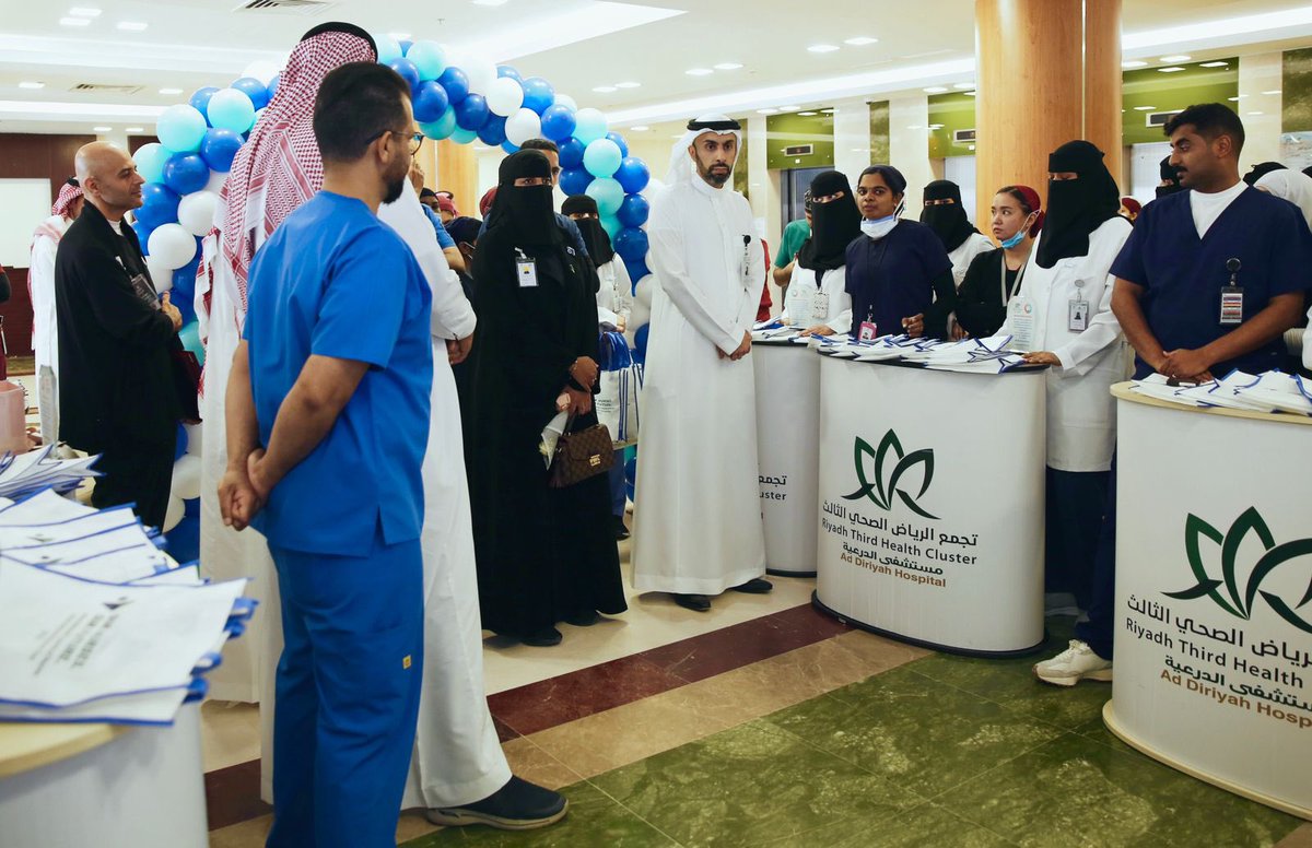 Cluster3Riyadh's tweet photo. الرئيس التنفيذي يرعى حفل إدارة الخدمات التمريضية بـ #مستشفى_الدرعية بمناسبة #اليوم_العالمي_للتمريض ويكرم منسوبيها المتميزين كما افتتح  المعرض المصاحب والذي يحاكي جهود التمريض ودورهم الفعّال في رعاية وخدمة المرضى

#تجمع_الرياض_الصحي_الثالث https://t.co/9aUQe7tdWb