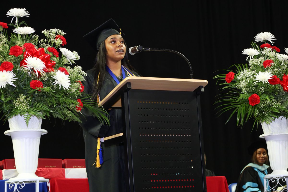 Congrats to McCluer ('19) alumna, Alyiah Berryhill for being named Fisk University Class of 2023 Valedictorian. She graduated with a 4.0 GPA earning her BA in Psychology. We also appreciate her appearance at the McCluer graduation to speak life into our graduating scholars.