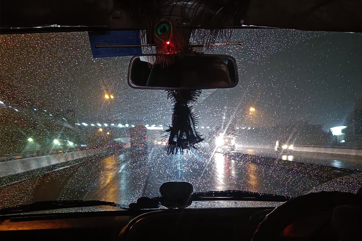 TheNewIndian_in's tweet photo. Wait is over! Delhi rejoices as skies open up and bring much-needed showers to beat the heat
Let the monsoon magic begin! ✍️: @joymalabagchi
#news #RefreshingRain #DelhiMonsoon #SummerShowers #RainyDay #monsoonvibes
READ: https://t.co/nuDQlL0ZSi https://t.co/4mic76eBRH