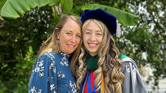 FloridaDOs's tweet photo. A special shout-out to newly-minted DO Kristina Krupa on her recent graduation from NSU Dr. Kiran C. Patel College of Osteopathic Medicine! Past FOMA president Linda Delo, DO, FACOFP is the proud mom. Congratulations!#KPCOM https://t.co/5oiYyvxITj