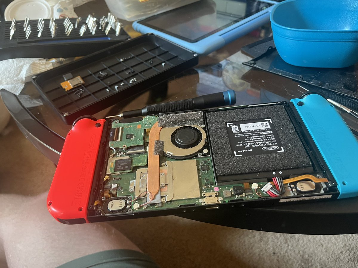 Erik “T-Bo” Thibault (@erikthibault) on Twitter photo Fixed my own water damaged Nintendo Switch today and installed a new rail for a loose joy con. Thanks to <a href="/TronicsFix/">TronicsFix</a> for the videos. Fixed my own water damaged Nintendo Switch today and installed a new rail for a loose joy con. Thanks to <a href="/TronicsFix/">TronicsFix</a> for the videos.