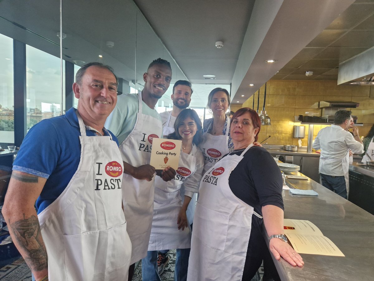PastasRomero's tweet photo. Una año más #PastasRomero se une al @RealZaragoza para disfrutar de una Cooking Party, donde dos equipos formados por aficionados y los jugadores @jairamador14 y @alejafranto han cocinado recetas con nuestros #Farfalle y #PastaSabore🍝
#PastasRomeroRZ #CookingParty #RomeroLovers https://t.co/SoZfulgOHM