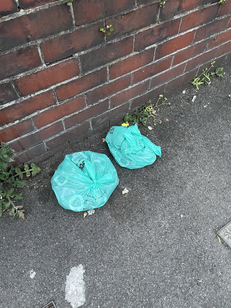 kilimatt's tweet photo. First @podback return… still on my road three days later after agreeing collection @cardiffcouncil https://t.co/0nb4w06omz