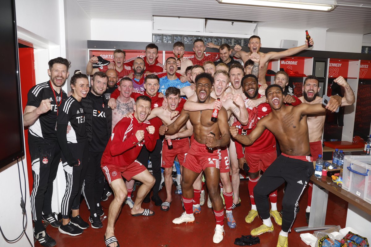 kelle roos tweet media