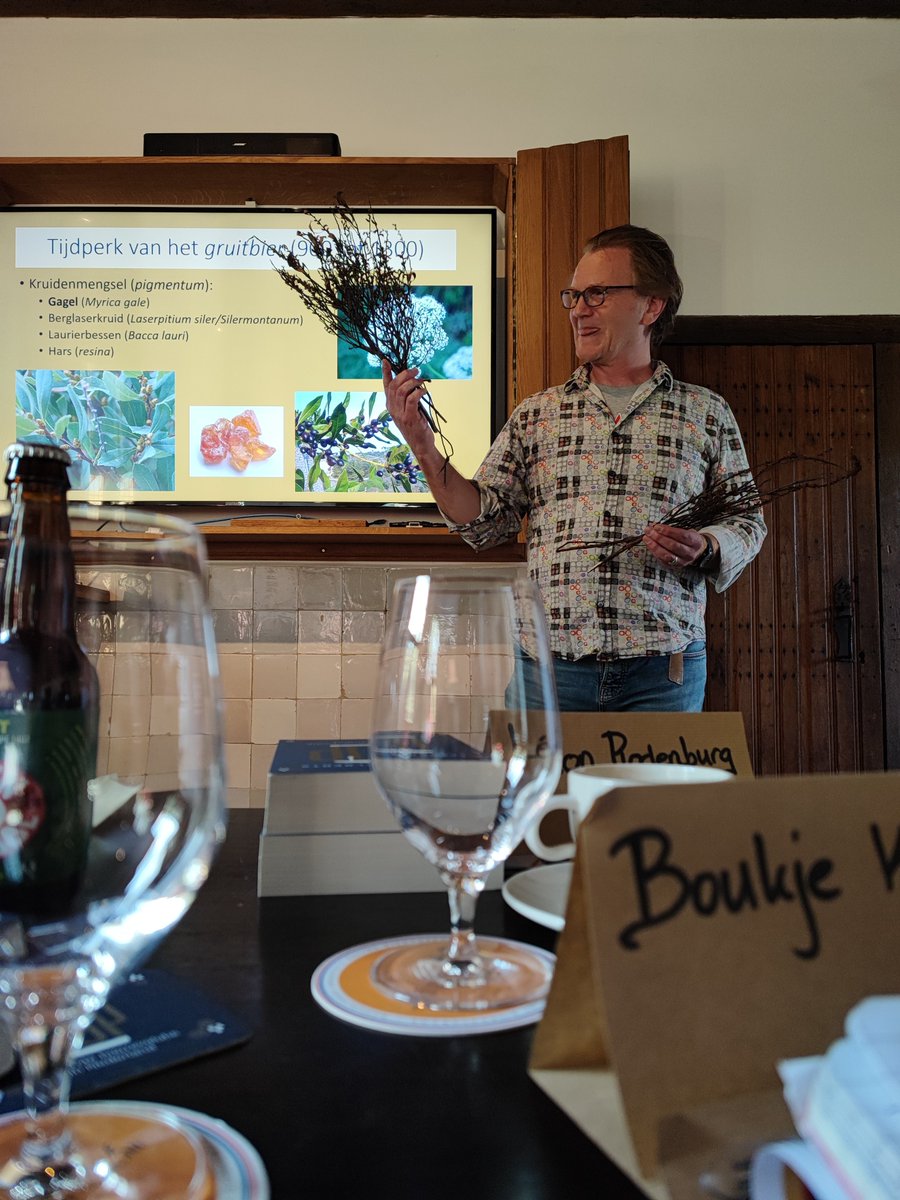 First night of an in-dept course about Dutch beer history by Leendert Alberts. 

Cheers! 🍻

#bierdame #beer #beerhistory #history