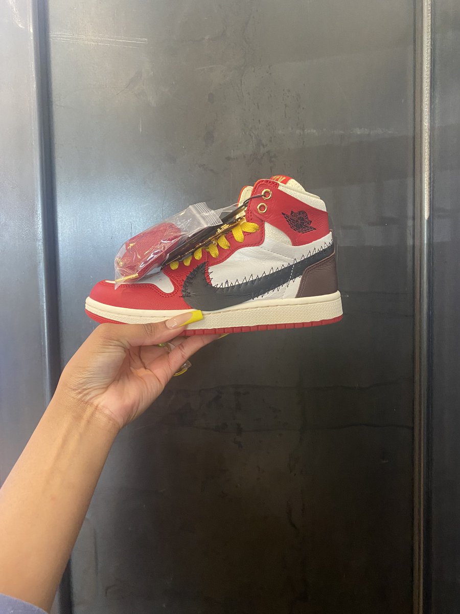KayStiltz's tweet photo. @TEYANATAYLOR AJ1  definitely in this years top 5 https://t.co/yBJd9Bzzsm