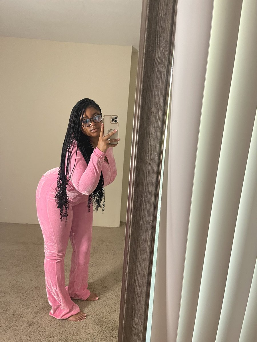 Vicc🩷🌸 (@milanidime) on Twitter photo 