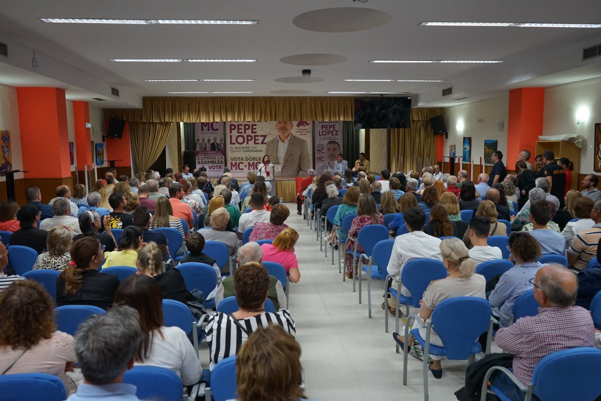 MCCartagena_ct's tweet photo. 🔝 El Local Social de #LosDolores se ha quedado pequeño para escuchar al futuro alcalde de #Cartagena, #AhoraPepeLópez 🫵🏽

#MásMCQueNunca 🇩🇰
#VotaDobleMC 🗳️ https://t.co/SsQlkXfQAd
