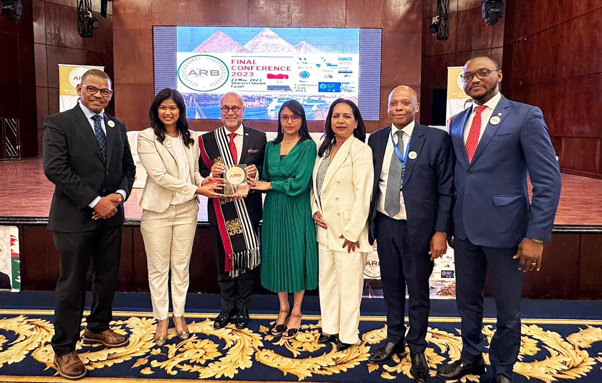 Honored to have represented <a href="/SE_Rajoelina/">Andry Rajoelina</a> at @afdb_group's annual assemblies in #Egypt to receive <a href="/TheBabacar/">The Africa Road Builders-Trophée Babacar NDIAYE</a> Award. Their admiration for our President's impactful infrastructural vision, aiming to make #Madagascar an African beacon, is deeply appreciated
#TheAfricaRoadBuilders