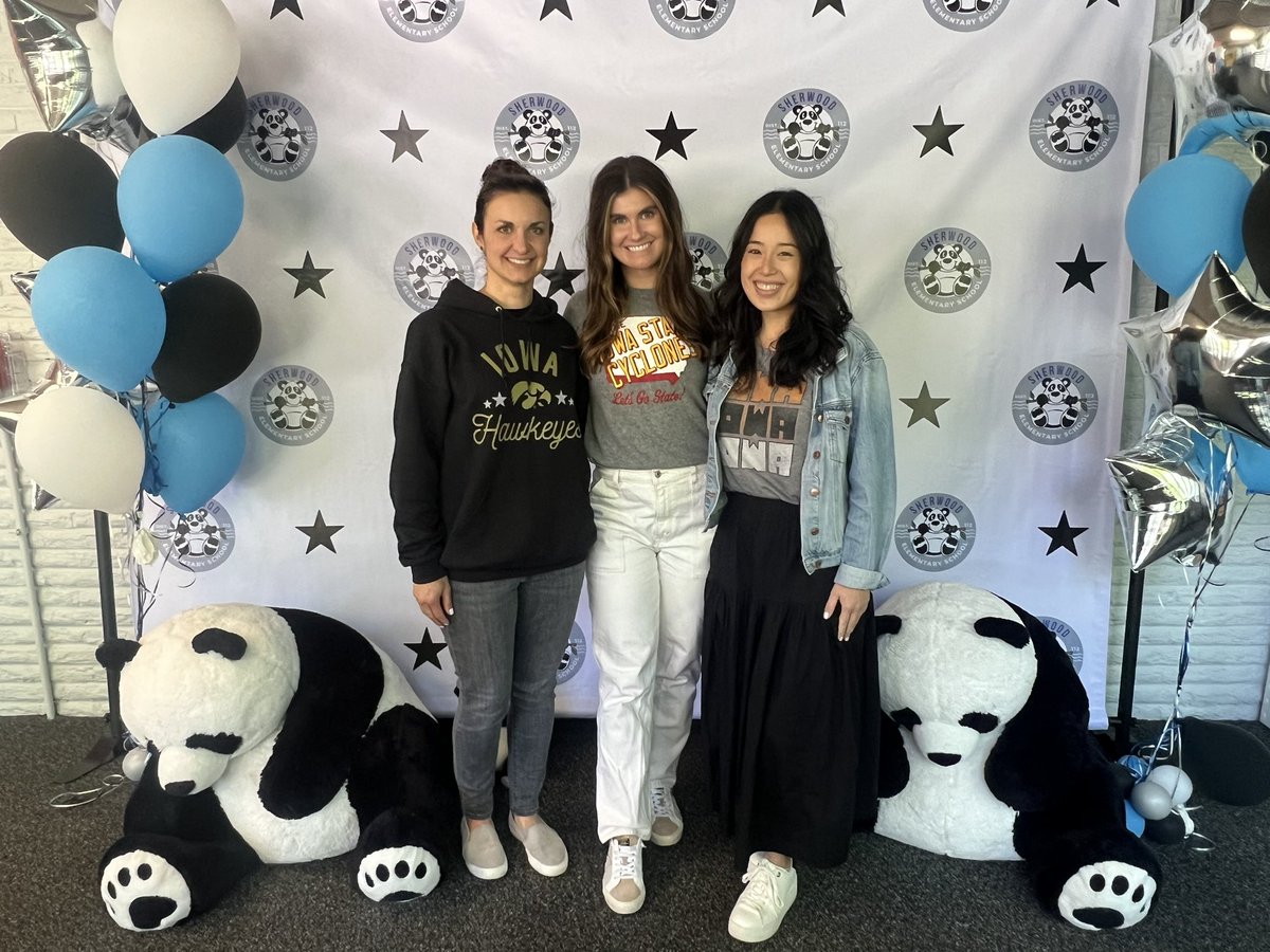 College Day! So of course the rivals have to get a pic! 💛❤️ or 💛🖤
<a href="/SherwoodPandas/">Sherwood School</a> #district112