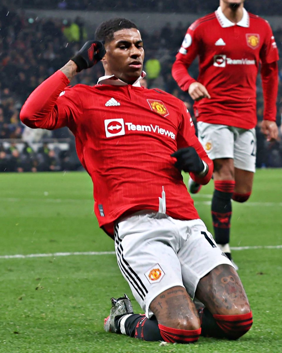 Rashford é o primeiro jogador do Man United a marcar 30 golos numa época desde Van Persie, em 2012/13.