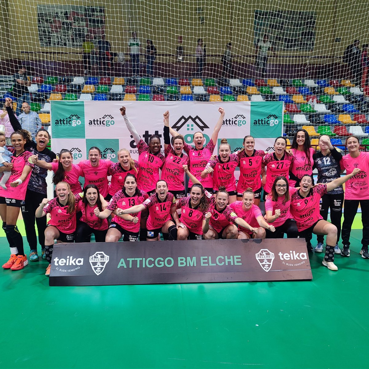 cbm_elche's tweet photo. ¡¡CAMPEONAS DEL PRIMER PARTIDO!!

#Atticgo BM Elche 24:23 @BMMalagaCosta

🏆 Final Play-off @dhf_iberdrola
📆 Jueves 25 de mayo 
🏟️ Pabellón Esperanza Lag 

#GOELCHE🤍💚 https://t.co/MoIQ5MweZ7