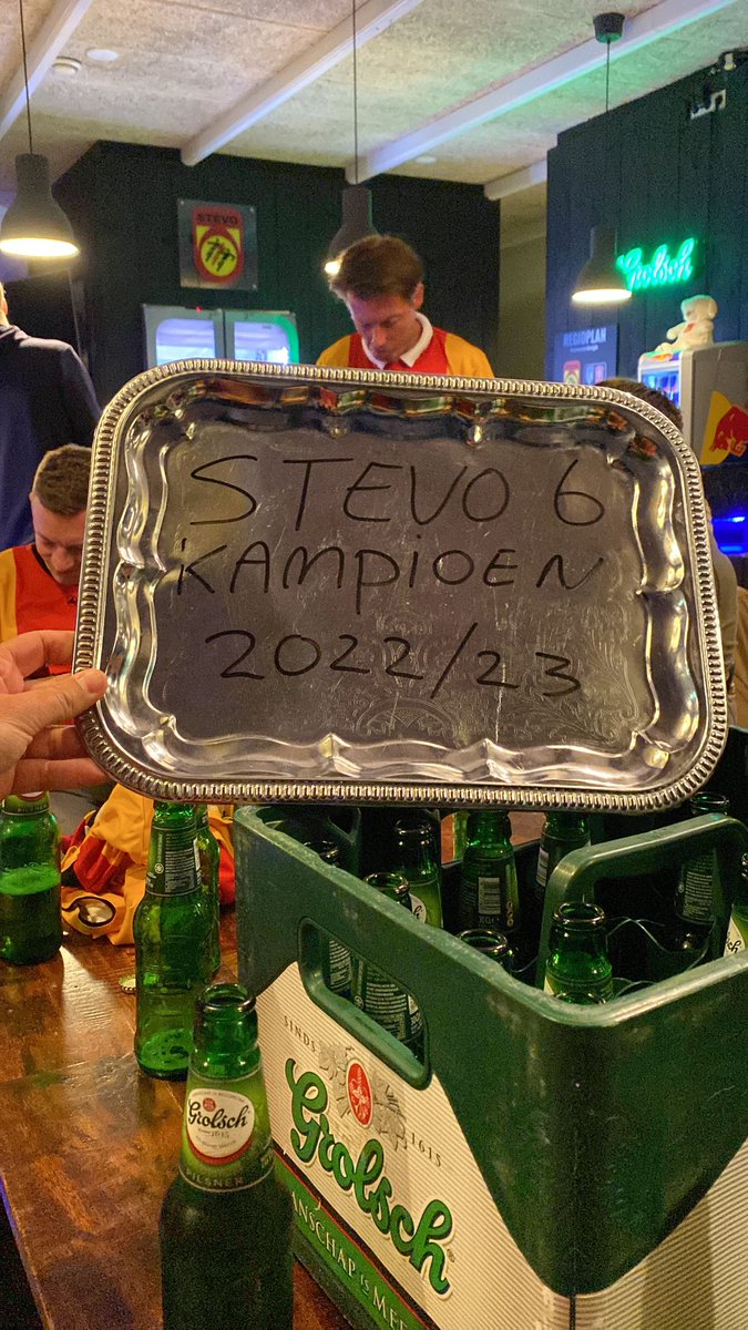 RKVVSTEVO_5's tweet photo. 1 foto zegt meer dan 1000 woorden @udweerselo und @SDC12Denekamp.... #kippenvel #ongeloof #geenkroam #sdcheldenvandevelden #karmakemna #waarismatshoetten https://t.co/XgF1MYTkbz