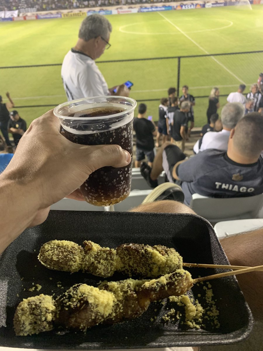 futebol_info's tweet photo. Dois espetinhos com farofa, no Frasqueirão, em Natal/RN: R$ 10,00.

É dentro?

📸 @ComidasEstadios https://t.co/KpkT49YYQB