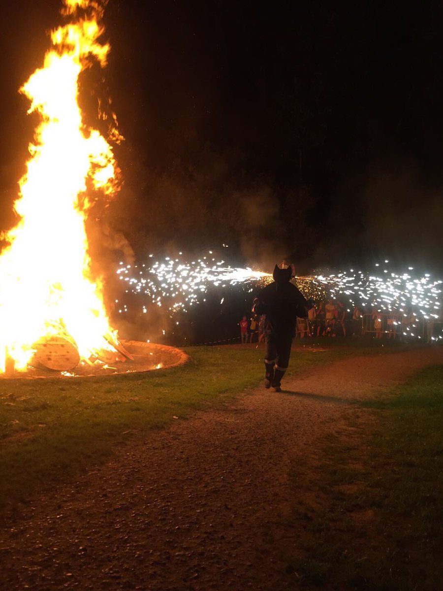 La Hoguera de San Juan del <a href="/BarrioCovadonga/">Barrio Covadonga</a> pende de un hilo: a pesar de presentar la subvención del 2022 en <a href="/Torrelavega_es/">Ayuntamiento de Torrelavega</a> en tiempo y forma, ni ha sido pagada ni siquiera aprobada. ¿cuantas fiestas populares están en peligro por dejadez? <a href="/Porti_Patri/">Patricia Portilla</a> igual puede decir algo👇