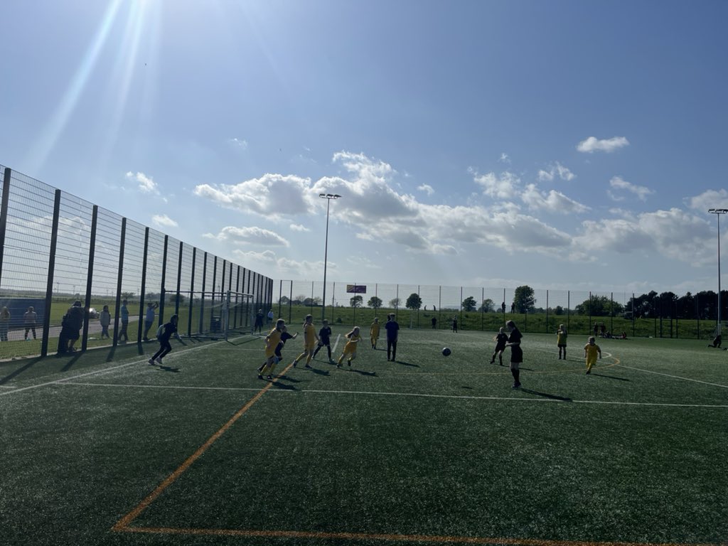 LevenmouthAc's tweet photo. ⚽️GIRLS FOOTBALL CLUSTER LEAGUE⚽️
#LevAcActSch & #LevAcPE were delighted to host our first EVER Girls Football Cluster League fixture this evening🙌🏻
💜6x primary schools
💜6x Young Ambassadors
💜50x active young people
Well done to everyone involved👏🏻🤩
#ICAN #OneCluster https://t.co/qGQ4yzTF0d