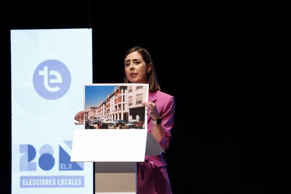 CompromisElx's tweet photo. 🤯No ho oblidem: el Partit Popular estava en contra de la peatonalizació de la Plaça de Baix i la corredora.

🔴Directe: https://t.co/lurcN3ZIql

@TeleElx 
#DebateTeleElx https://t.co/IAUdhkz00R