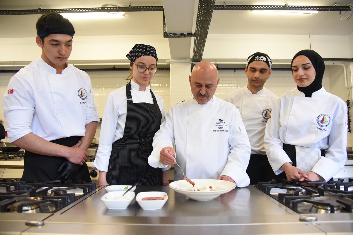 (2) Üniversitemiz Akçakoca Turizm İşletmeciliği ve Otelcilik Yüksekokulu tarafından Gastronomi Mutfağımızda düzenlenen “Türk Mutfak Kültüründe Yöresel Mutfak Uygulamaları” adlı programa katıldık.