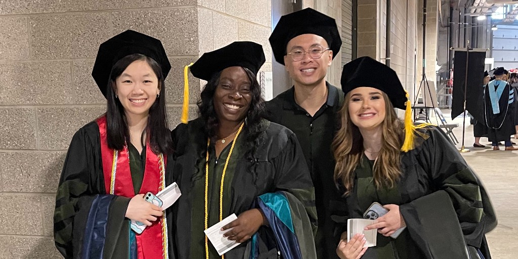 UNTHealth_Pharm's tweet image. More great moments from Commencement! We wish our Class of 2023 all the best. We are so proud of you! 🙌 🎉 🎓

#HSCproud #HSCgrad