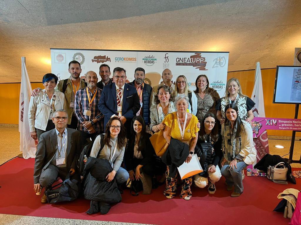 HospitalJaen's tweet photo. 🔶Extraordinaria representación de nuestro gran equipo #BPSOHospitalJaen con nuestro líder @juanm_laguna al frente en el XIV Simposio nacional sobre las UPP y heridas crónicas, junto con compañeras de la provincia y de la @ujaen 

#hujsemueve #enfermerasexcelentesHUJ https://t.co/6rLr6pUgYq