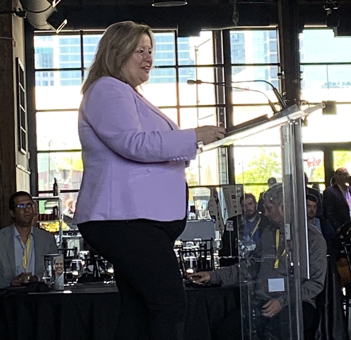 At the FBO conference today, @LisaThompsonPC is bringing attention to:

✔️Safe and stable supply chain
✔️Research & innovation 
✔️Attracting the best talent!

“We need to be loud & proud”

#career #careersinfood #talentattraction
