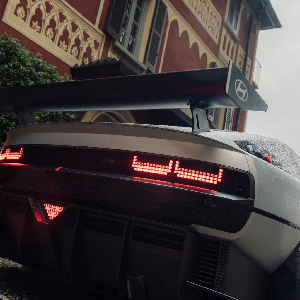 El Sensational N Vision 74 ha cautivado a todos en el evento de Concorso d'Eleganza Villa d'Este 2023. Este modelo rinde homenaje al Pony Coupe Concept de 1974 y va marcando el futuro de la movilidad sostenible con alto rendimiento. 💪 #EnBuenaCompania #hyundaipr