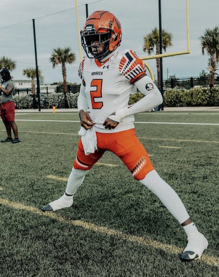 JackSwain100's tweet photo. The best 2 CBs in Broward County and I'm pretty much convinced are Monarch 24' Kevin Powell @kpowell8_ and Dillard 24' CB Xavier Lucas @XavierL_25 #ClampGods #StrayJacket https://t.co/Rmnu65NSN9