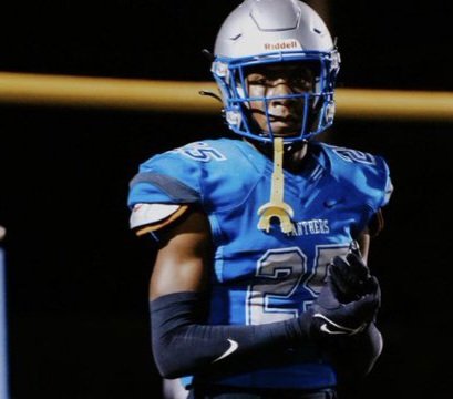 JackSwain100's tweet photo. The best 2 CBs in Broward County and I'm pretty much convinced are Monarch 24' Kevin Powell @kpowell8_ and Dillard 24' CB Xavier Lucas @XavierL_25 #ClampGods #StrayJacket https://t.co/Rmnu65NSN9