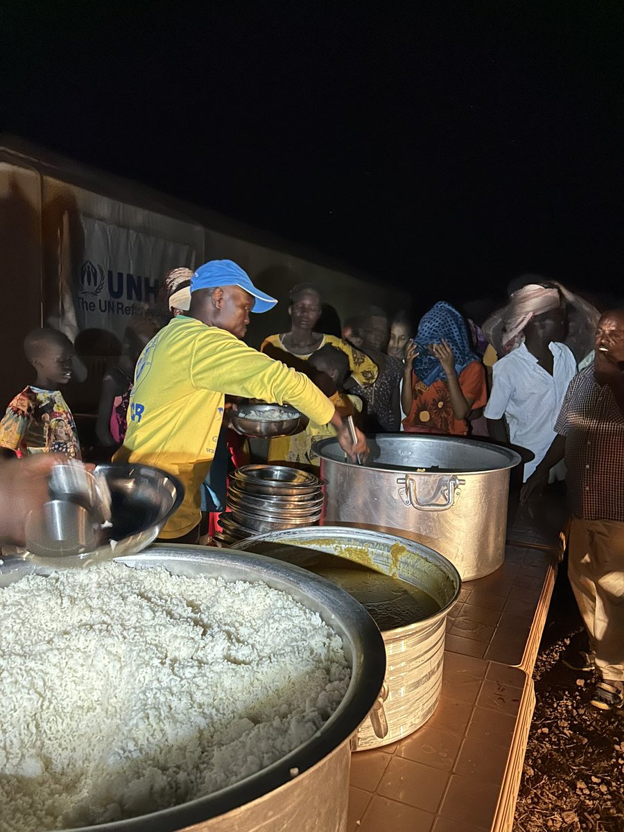 So proud of my brave and hardworking #UNHCR team in Maban, receiving women & children from Blue Nile State #Sudan during daytime, serving hot meals to #Eritreans arriving from Joda border late at night #RefugeesWelcome #Humanitarians Need more support