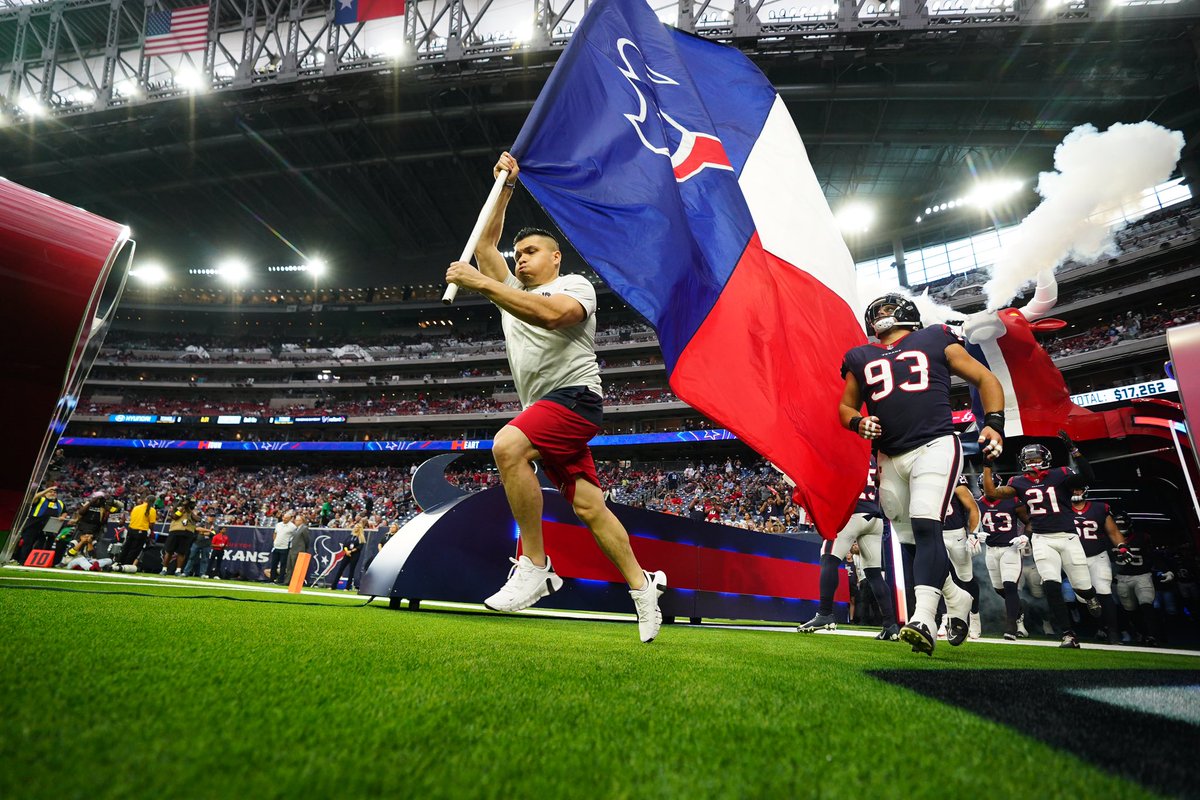 TexansTORO1's tweet photo. come work with me on gameday ⤵️

mascot handler » https://t.co/XHTVxBTdo3
flag crew » https://t.co/wfSCulRt4n
gridiron gang » https://t.co/qiSRYpLWFn https://t.co/uu74IXXyix