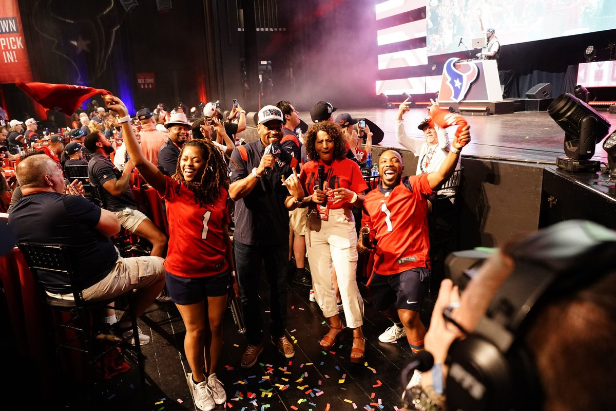 TexansTORO1's tweet photo. come work with me on gameday ⤵️

mascot handler » https://t.co/XHTVxBTdo3
flag crew » https://t.co/wfSCulRt4n
gridiron gang » https://t.co/qiSRYpLWFn https://t.co/uu74IXXyix