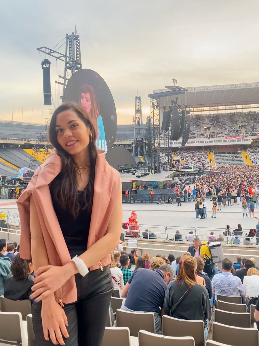 belensalinas24_'s tweet photo. Nobody said it was easy, no one ever said it would be this hard… Oh, take me back to the BCN 📚🙏🏻

Moltes Gràcies @coldplay 💜 https://t.co/GqvKozpL07