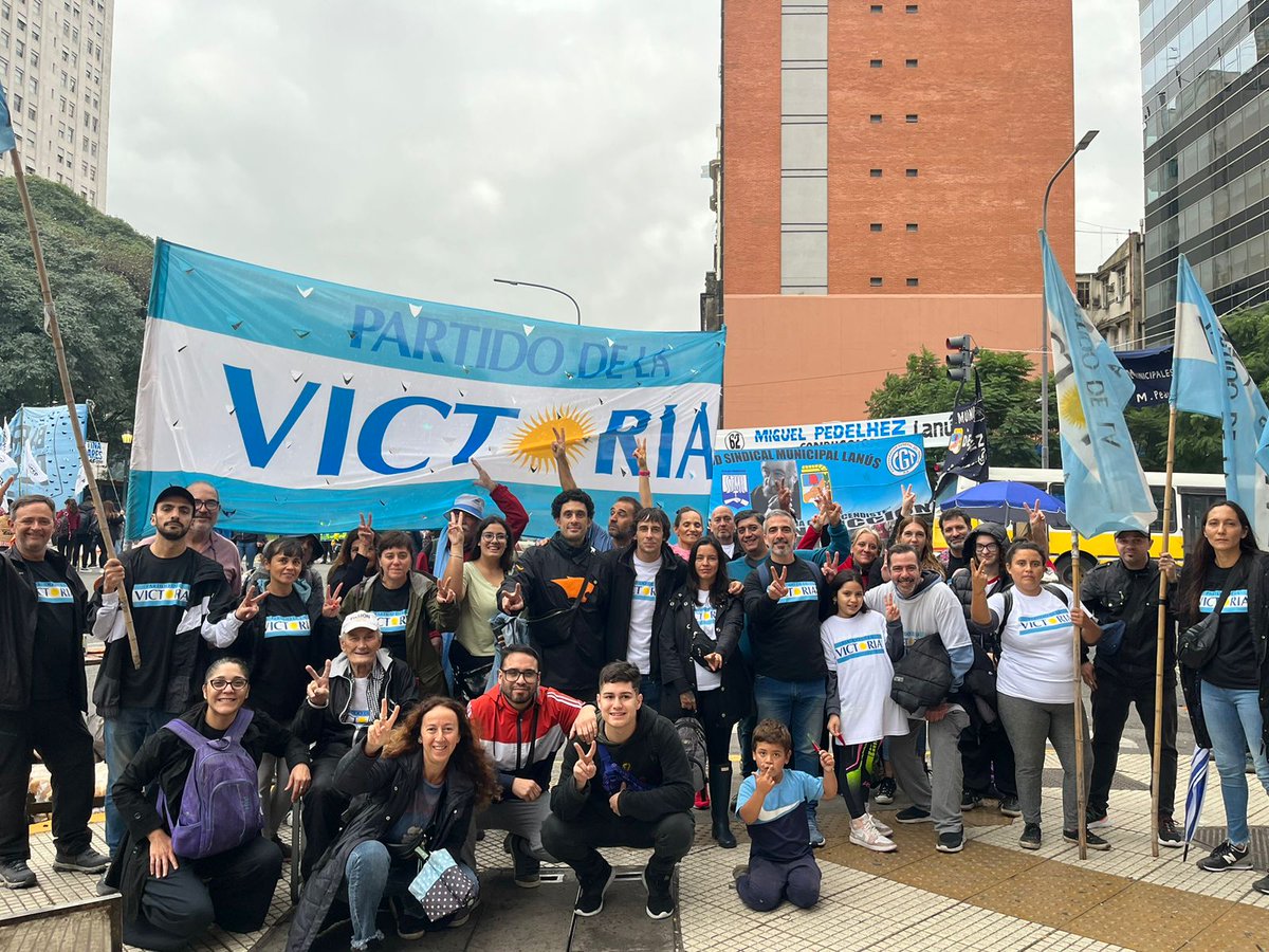 EsteSanPedro's tweet photo. " Hagan lo que hagan, me quieran matar o presa, nunca voy a ser de ellos. Soy del pueblo y de ahí no me muevo" @CFKArgentina
#CristinaConducción
#PartidoDeLaVictoria
#ConLasConviccionesDeSiempre https://t.co/P4vkxN0eQT