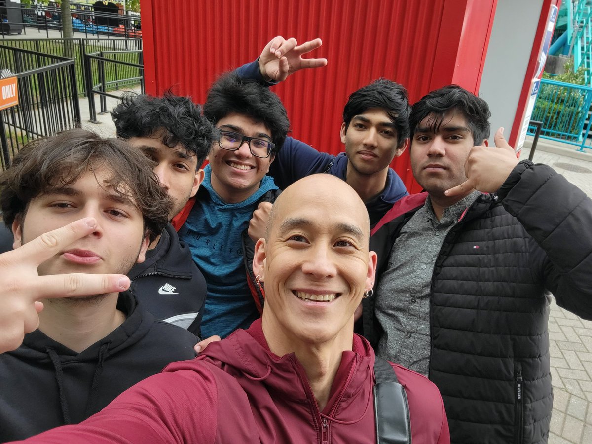 STEM_Chang's tweet image. Just some of the great grads of Class of '23 at Canada's Wonderland.   @bcssbucks