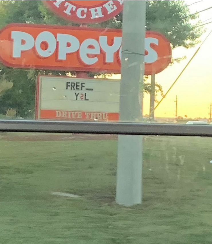 LateNightHipHop's tweet photo. @Popeyes @1GunnaGunna @youngthug 
#popeyes #YSL #FreeGunna #freeyoungthug https://t.co/6aZCKmnXWV