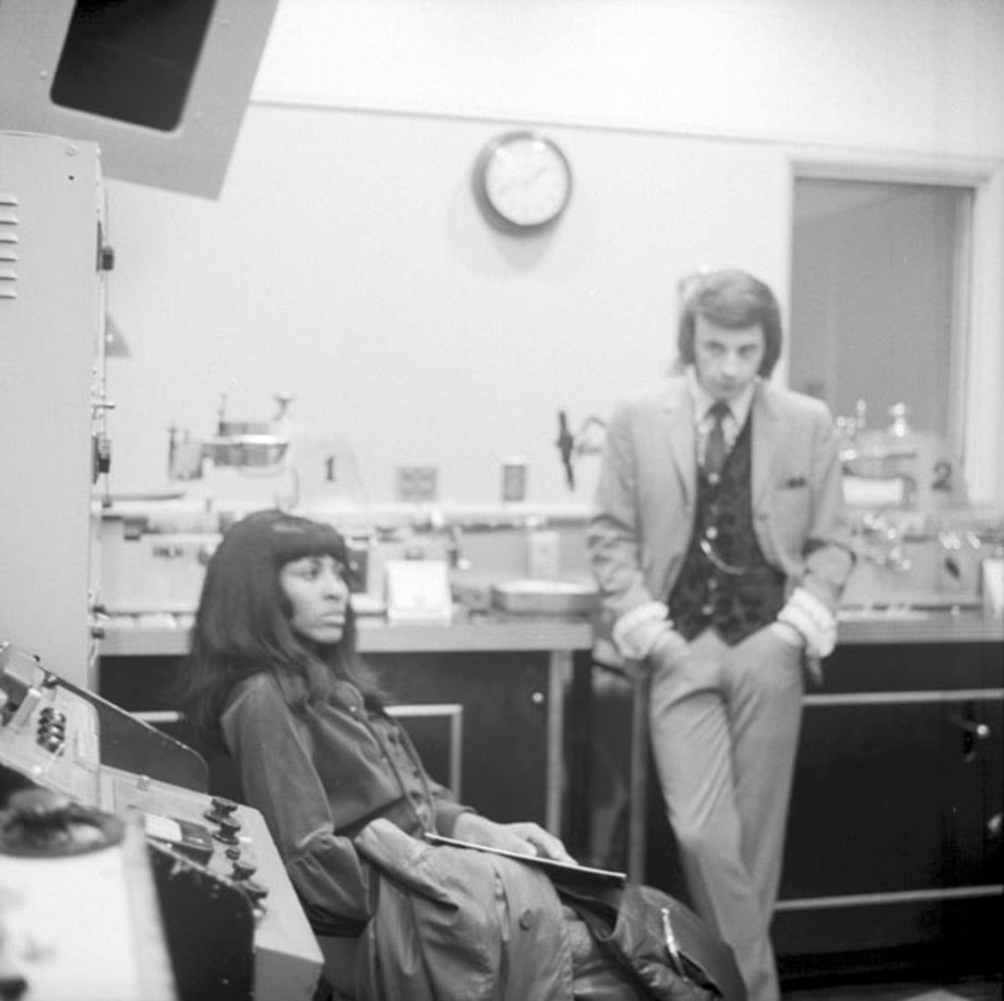 getlarge's tweet photo. RIP Tina Turner 🥲

Your art, your music will b there forever 🙏💯

This picture is her (late 60's) working in studio with the "OG" Spector, Phil on THE ultimate classic "River Deep, Mountain High" 🙌❤️💃

Repose en Paix 🙏

#TinaTurner #RIP #RiverDeepMountainHigh #PhilSpector https://t.co/gGYmXqQtGM