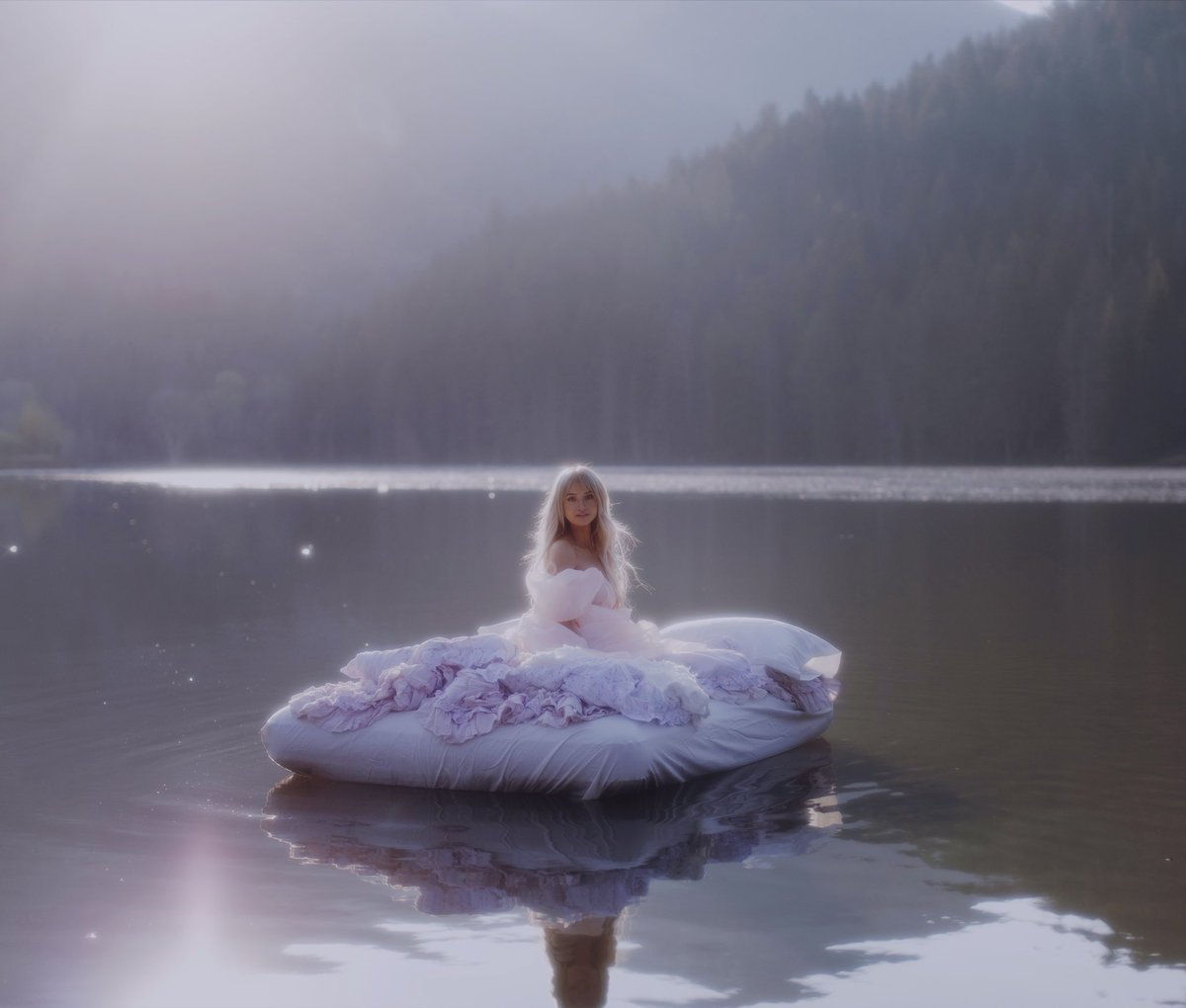 I had so much fun 
with this shoot. ✨🦢