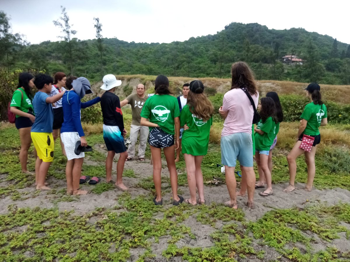 CampEcuador's tweet photo. #TeamPatasAzules did an amazing job on our environmental beach cleaning project! Team is supporting SDG 14 - Life Below Water, as nano and micro plastic affects marine life! ๐๐ฆญ๐
#DoSomethingAmazing #CampEffect @BSQSocial @CampsInt https://t.co/0flpSB6XCR