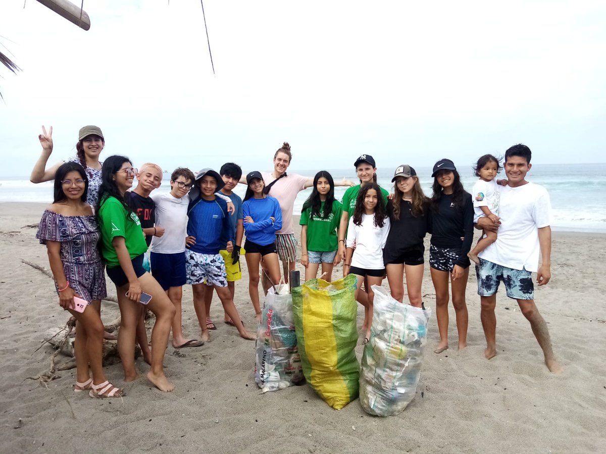 CampEcuador's tweet photo. #TeamPatasAzules did an amazing job on our environmental beach cleaning project! Team is supporting SDG 14 - Life Below Water, as nano and micro plastic affects marine life! ๐๐ฆญ๐
#DoSomethingAmazing #CampEffect @BSQSocial @CampsInt https://t.co/0flpSB6XCR