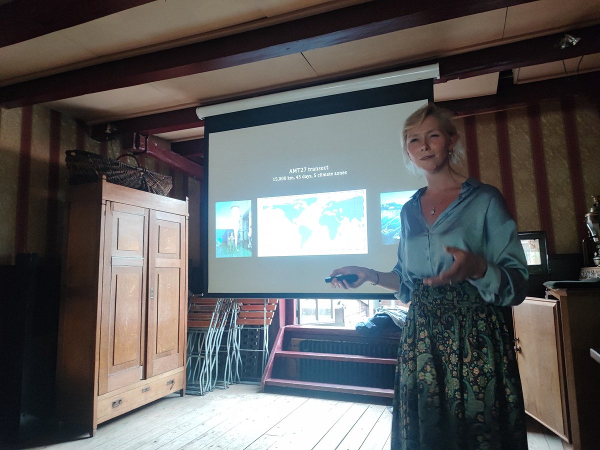 Some more highlights from our last night of @pintofscienceNL #Leiden with talks ranging from moss saving lives to #VR's progression throughout time and the magnificent world of sea butterflies #OceanAcidification. 

I could not be more proud, thank you!