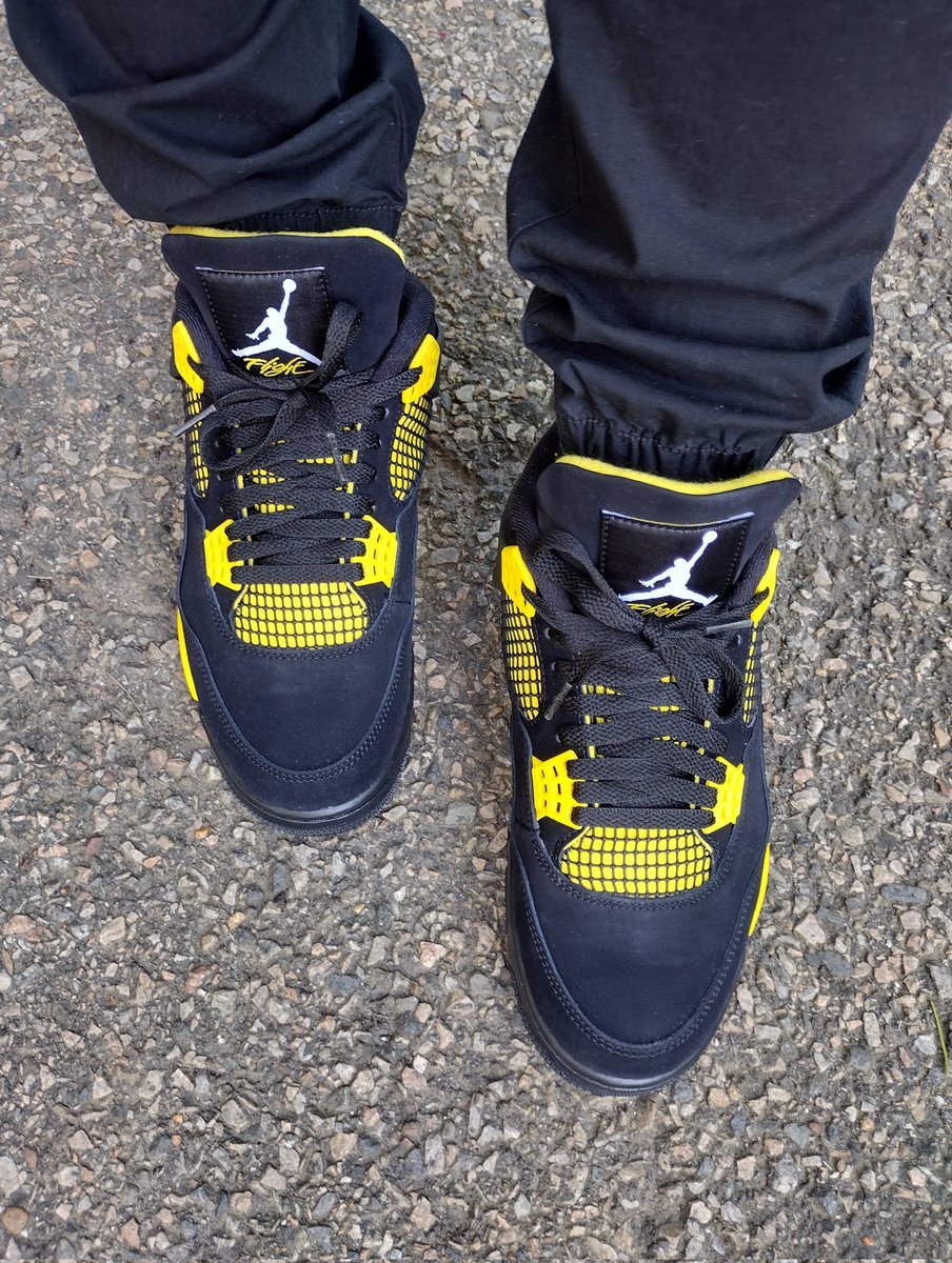 #KOTD #UNDS

Aj4- 'Thunder' ⛈️🖤💛

Social media break over now timefor some fun! Had to kick off with a fresh pair n hit em' with the #JMillzChallenge  🫡 Continue to do great things my people! Happy Thursday!🖤💛 😁🙏

#yourkicksaredope
#mykicks12exclusive
#snkrsliveheatingup